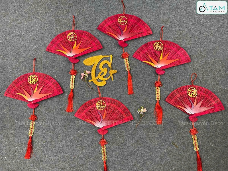 Quạt đỏ hoa Thiên Điểu treo trang trí Tết [Đa dạng chữ - Quạt gỗ] QUAT-08